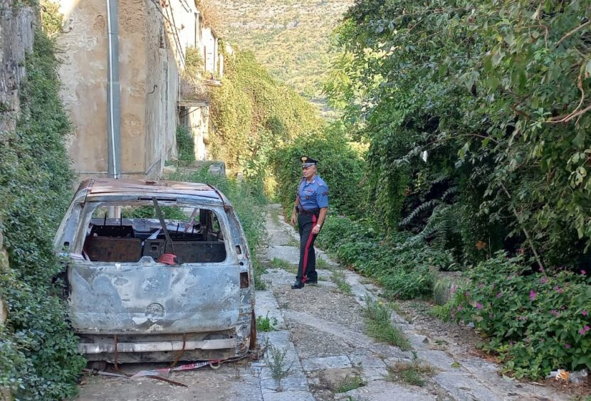 Ragusa Ibla, incendio di un’autovettura: arrestati i responsabili