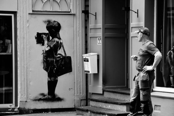 Lecce, sotto sequestro opere di Banksy esposte alle Mura Urbiche