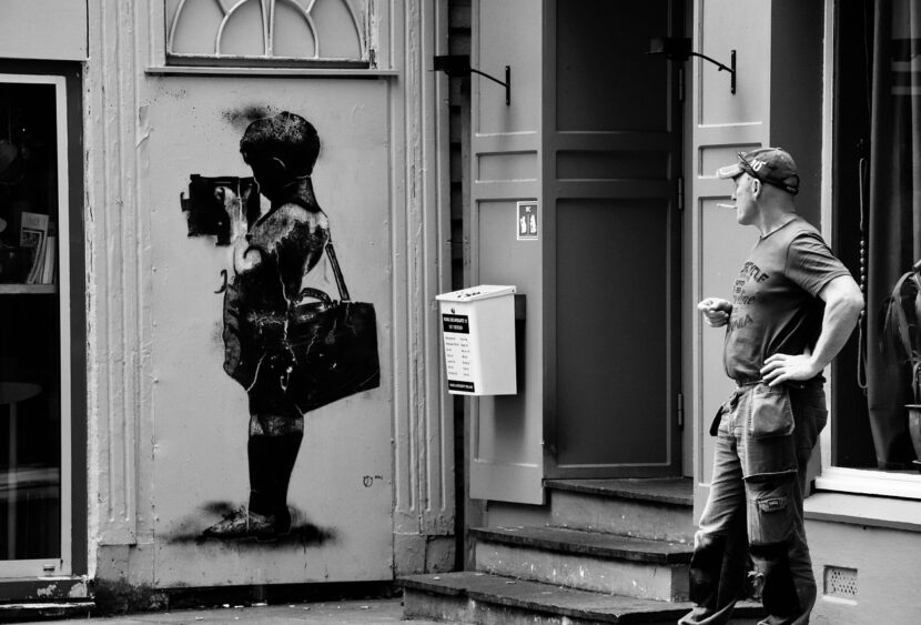 Lecce, sotto sequestro opere di Banksy esposte alle Mura Urbiche