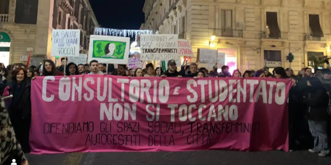 Catania: protesta per lo sgombero del consultorio e dello studentato