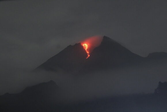 Vulcano Marapi in Indonesia: 11 escursionisti morti nell’eruzione