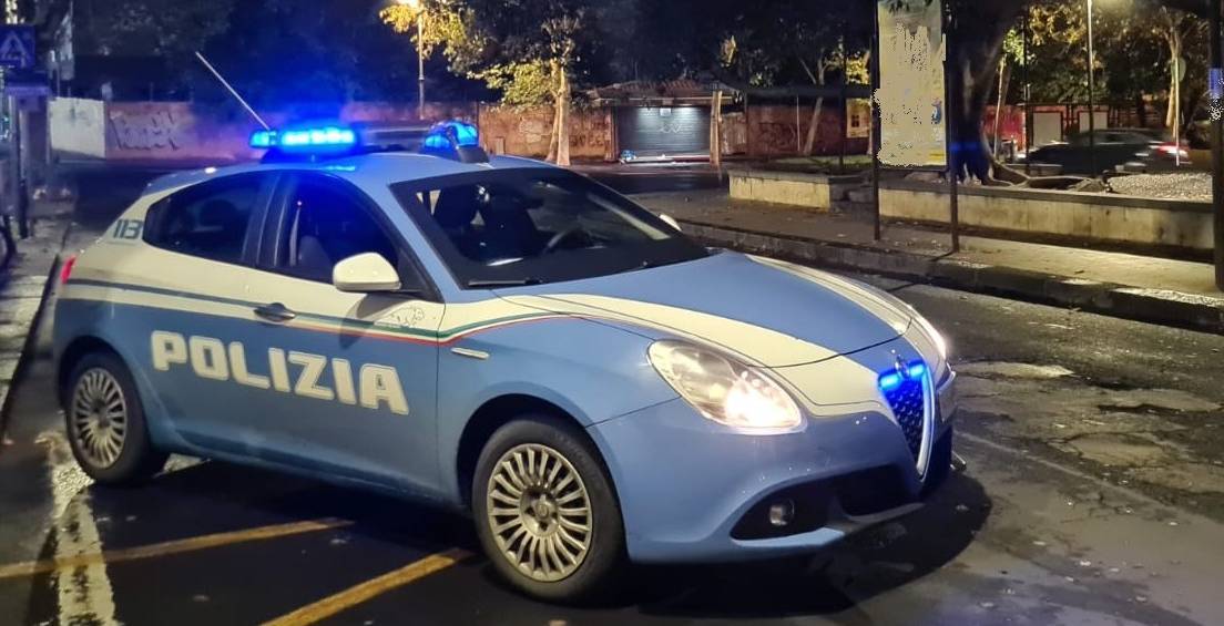 Minacce con chiodi ai passanti: 35enne denunciato a Catania