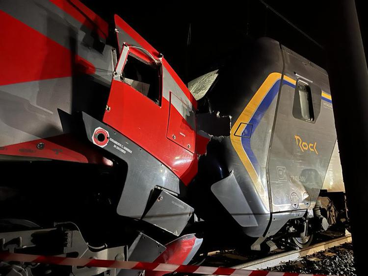 Collisione treni nel Ravennate: 6 feriti lievi, conferma Trenitalia