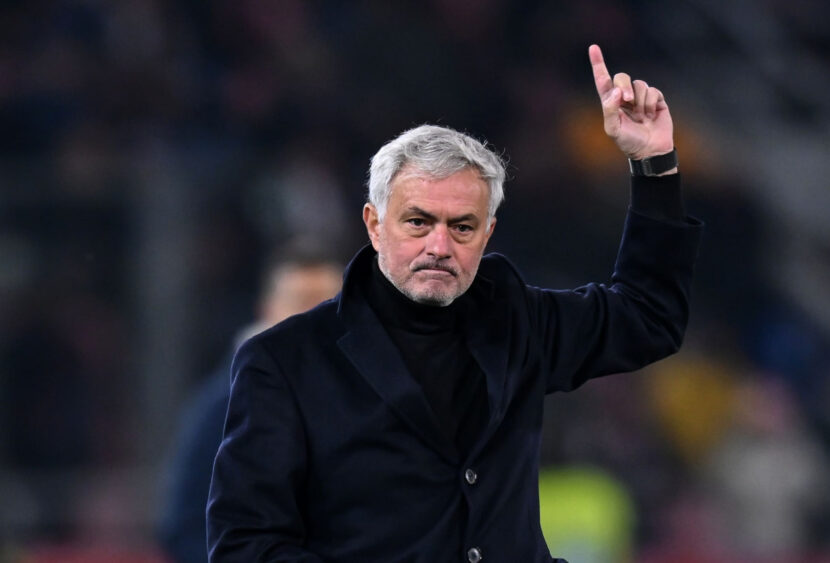 Calcio, clamoroso ribaltone in Serie A: la Roma esonera Mourinho