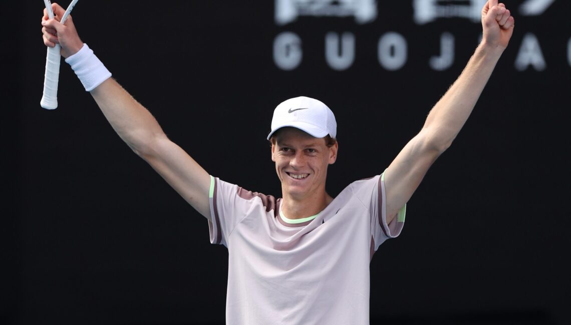 Tennis, Sinner schiaccia Djokovic e vola in finale agli Australian Open