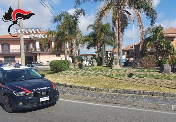Acireale, pusher riforniva da casa i consumatori: arrestato dai Carabinieri