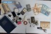 Lecce, nasconde droga nel caricabatterie e nelle chiavi dell’auto: arrestato
