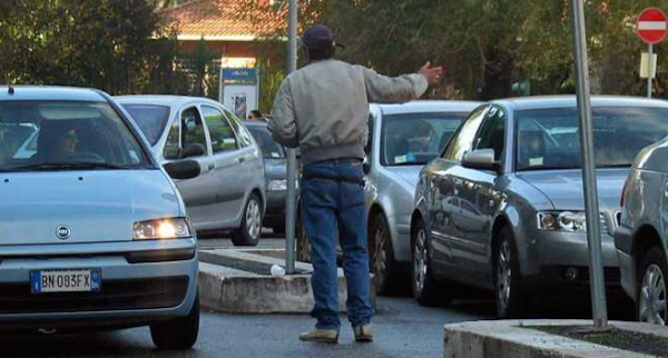 Stop ai parcheggiatori abusivi: sanzioni e denunce a Catania
