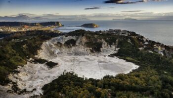 Campi Flegrei, l’improbabile catastrofe del “vulcano invisibile”