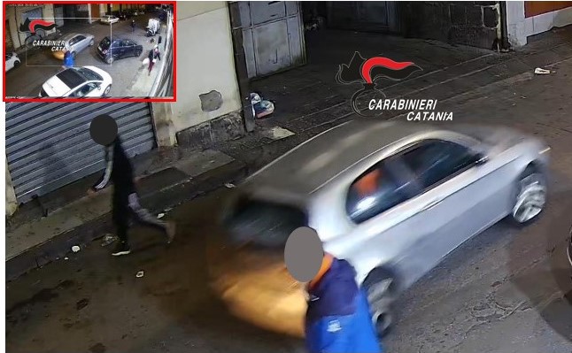 Catania, investe due ragazzini sullo scooter e scappa: arrestato 53enne