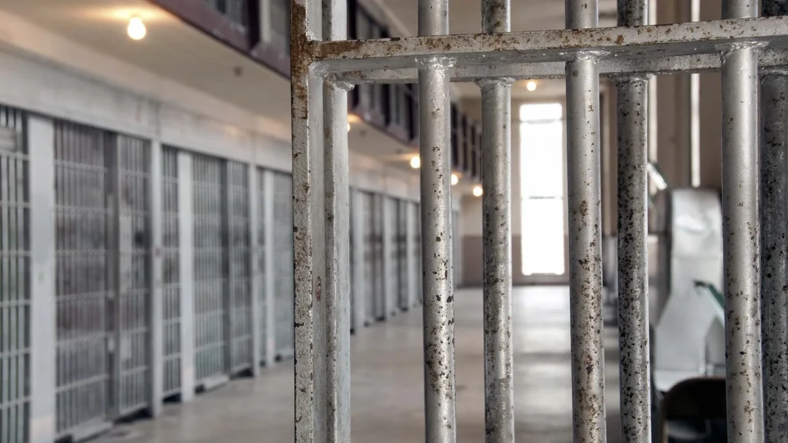 Torture e violenze al carcere minorile Beccaria, 13 agenti arrestati