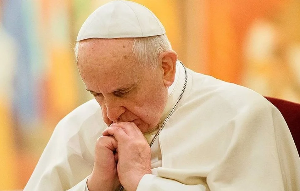 Papa Francesco cambia il suo funerale: fuori il libro “El Sucesor”