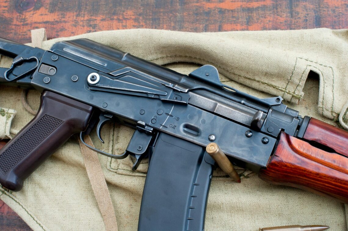 Biancavilla, rissa a colpi di Kalashnikov: arrestato un 24enne