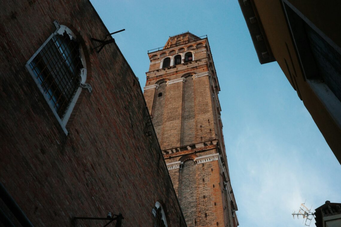 Riqualificazione del patrimonio storico italiano: i vincoli normativi per le imprese nei cantieri di restauro